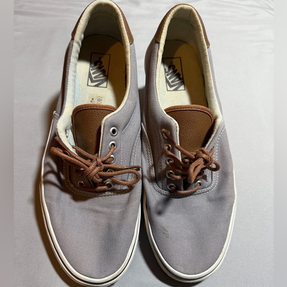 Vans “eras” with leather tongue